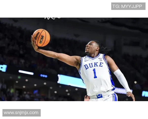 快船签下前尼克斯球员尼克-杨:新赛季的关键棋子? 快船签下前尼克斯球员尼克-杨:新赛季的关键棋子?