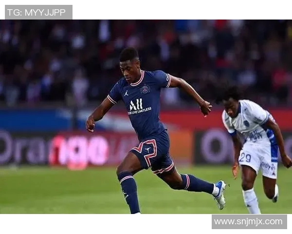 曼联最新引援!巴黎圣日耳曼球星加盟老特拉福德,球迷议论纷纷 曼联最新引援!巴黎圣日耳曼球星加盟老特拉福德,球迷议论纷纷